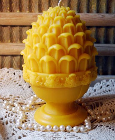 Beeswax Candle Elegant Fleur de Lis Artichoke Shape - Image 3